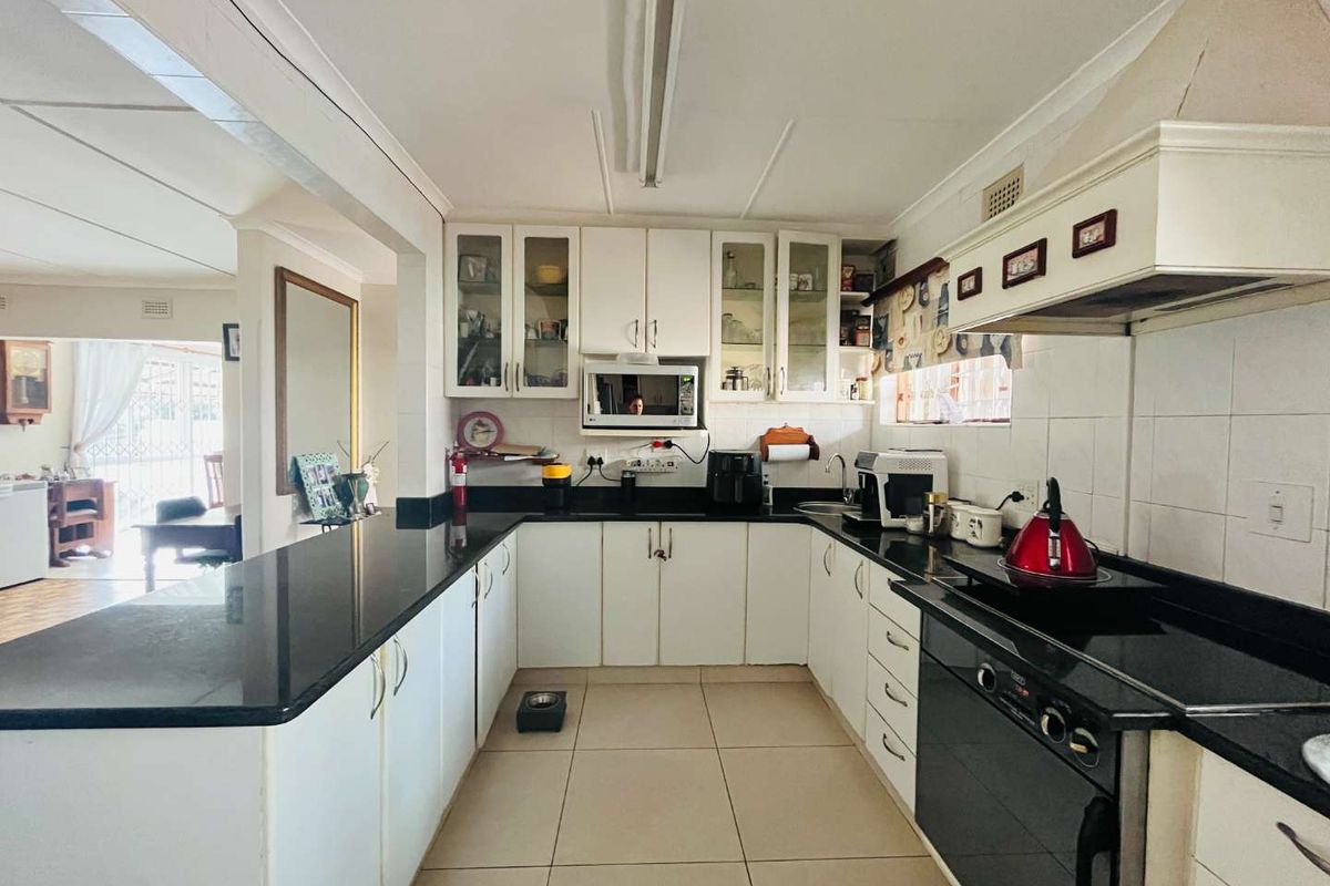 Hendra - Entertainer’s Dream with Cottage, Guest room & Pool ! - Photo 4