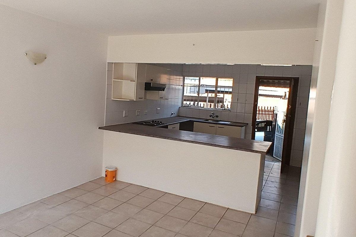 "Invest or Nest: Perfect Birchleigh Townhouse Awaits You!" - Photo 2