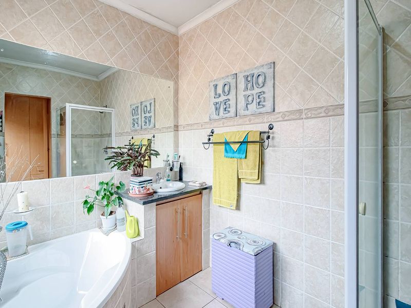 3 Bedroom 2 bathroom home - Photo 8