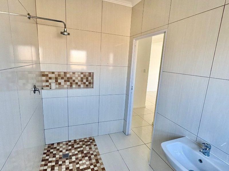 2 Bedrooms House To Rent in Dolphin Beach - Photo 10