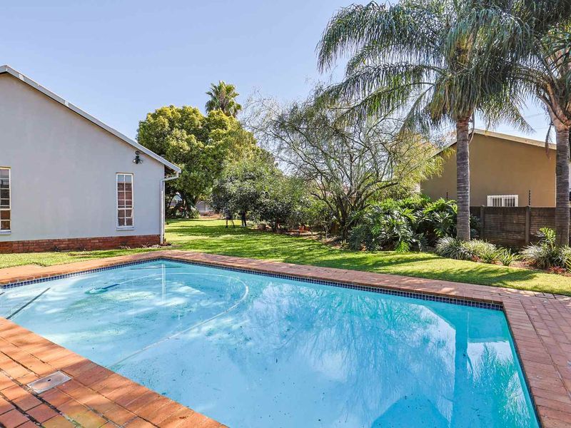 Beautiful 3-Bedroom Family Home with Fantastic Entertainment Areas in Meyerspark - Photo 7