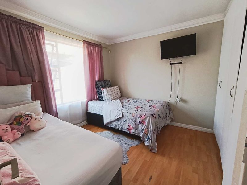 Magnificent three bedroom pet friendly family home - Photo 10