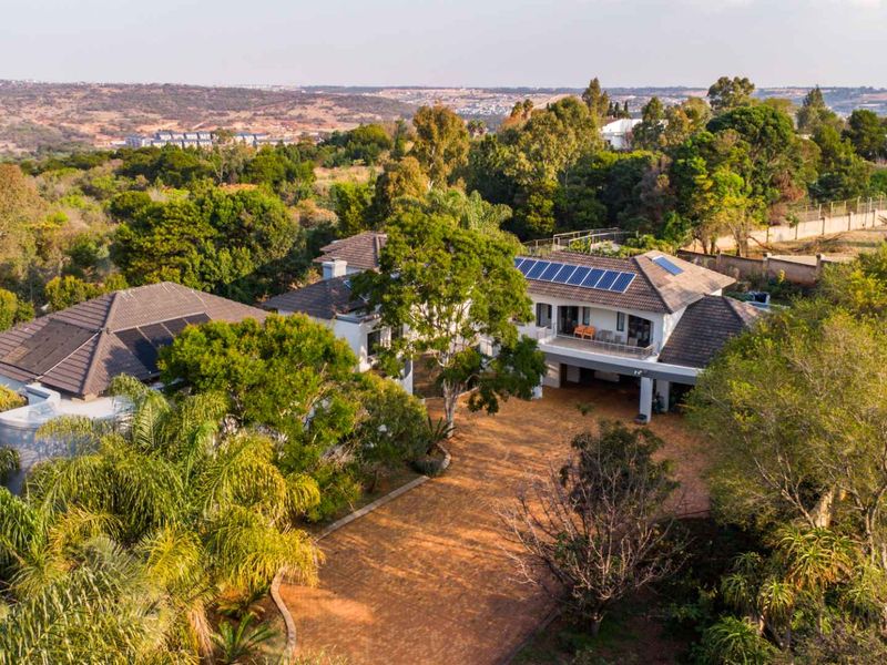 A Magnificent Family Estate Offering Space, Privacy and Spectacular Views - Photo 3