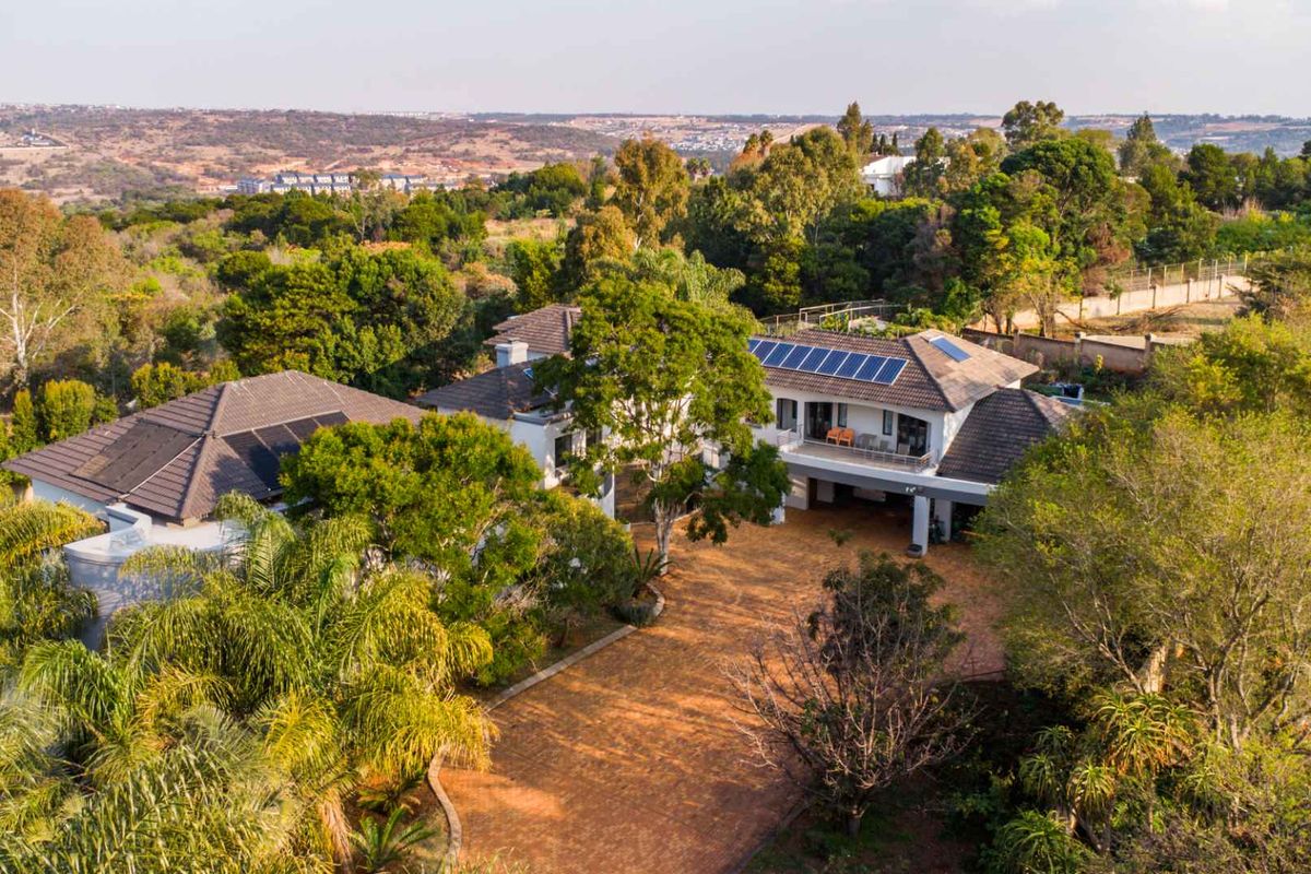 A Magnificent Family Estate Offering Space, Privacy and Spectacular Views - Photo 3
