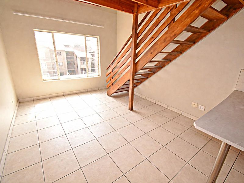 Second Floor Town House - Photo 2