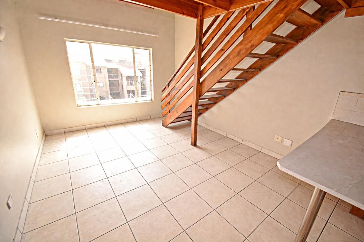 Second Floor Town House - Photo 2
