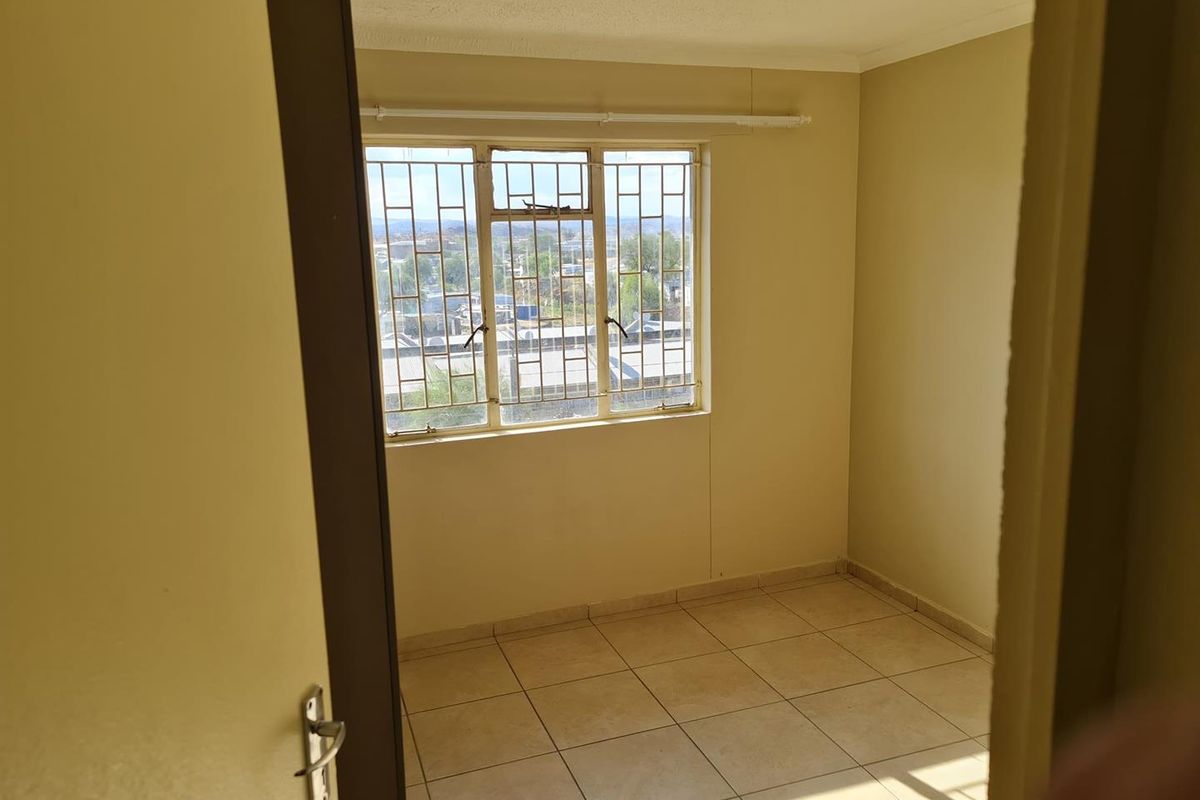 Apartment for sale only N$650 000 - Photo 3