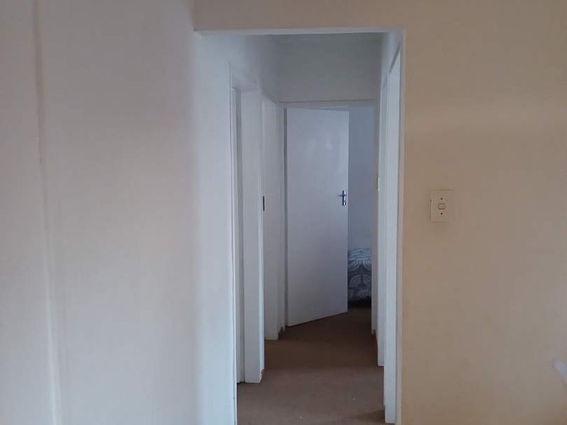 Move- in ready - Photo 9