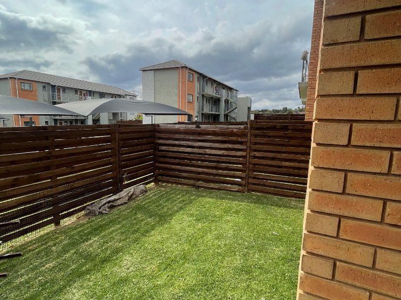 To Rent - Family-Friendly 4-Bedroom Unit Close to Shopping & Schools - Photo 7