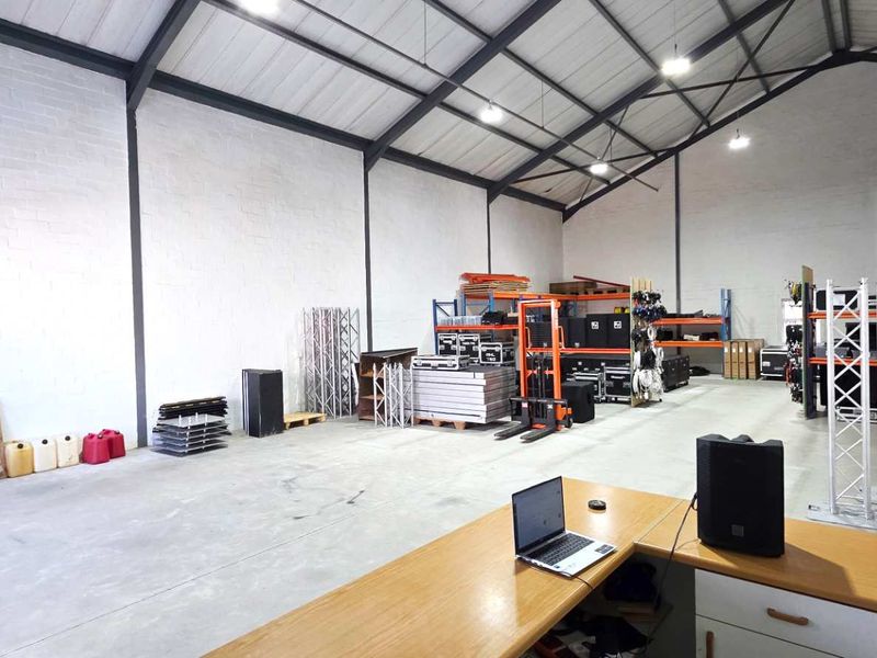 Double Volume Warehouse in Excellent Condition - Photo 3
