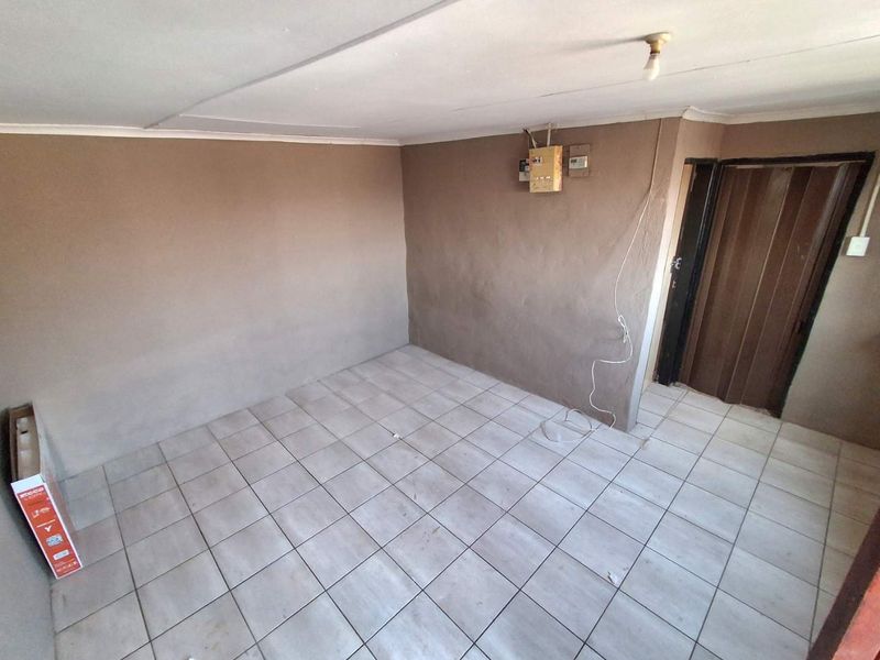RDP house with 7 outside rooms for sale in Lotus Gardens - Photo 7