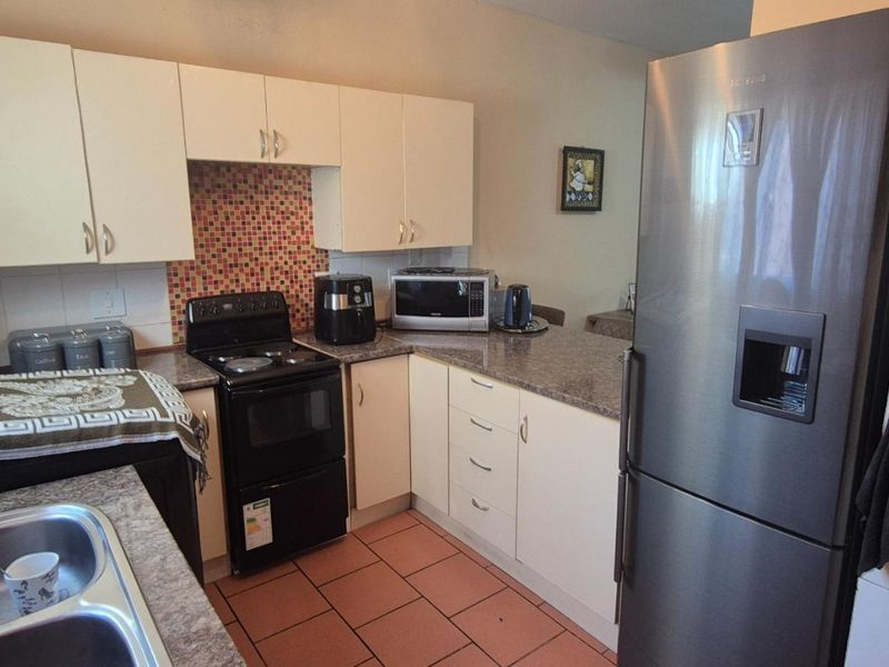 Ground Floor 3-Bedroom Townhouse in a Quiet Cul-de-Sac - Photo 4