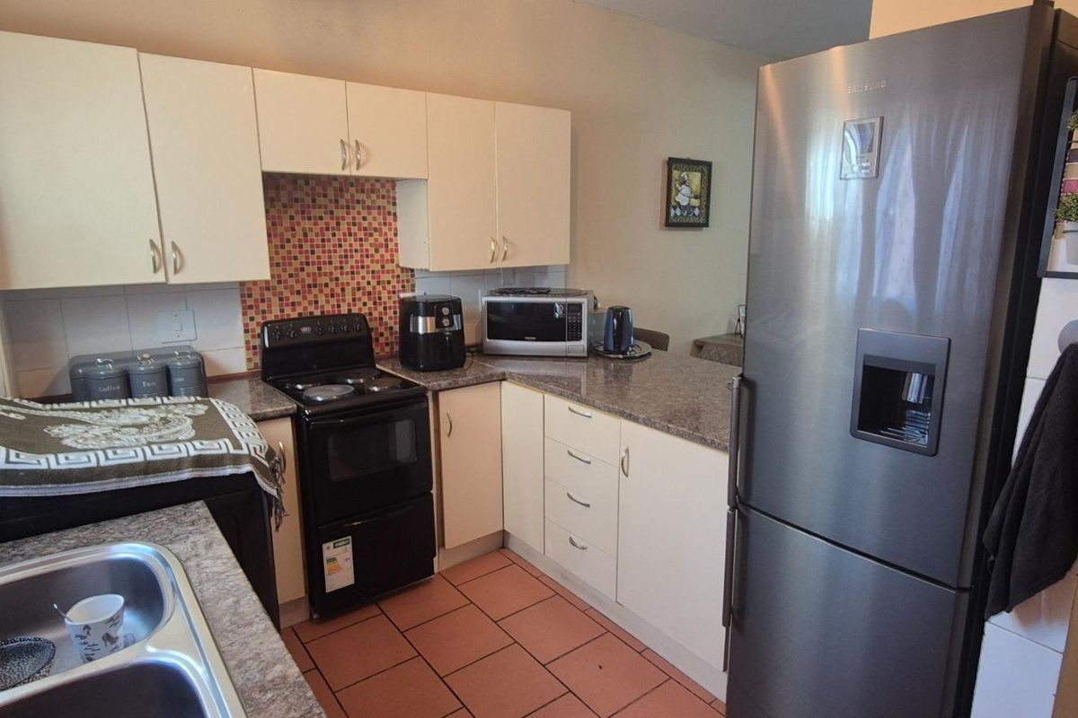 Ground Floor 3-Bedroom Townhouse in a Quiet Cul-de-Sac - Photo 4