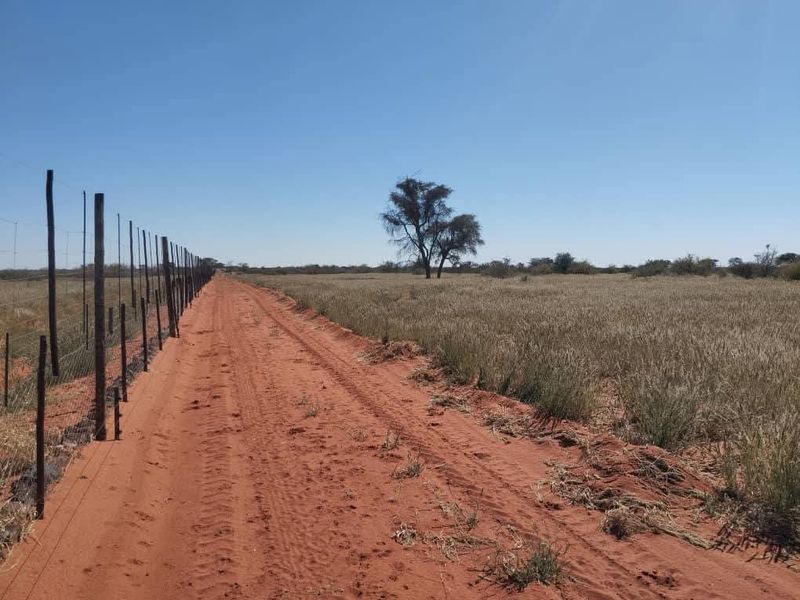 A truly remarkable agricultural opportunity on the Derm road, ideally located ±60km from Hoachanas, 30km from Stampriet and 80km from Mariental. - Photo 3