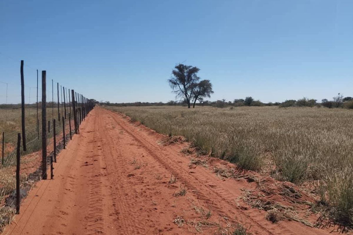 A truly remarkable agricultural opportunity on the Derm road, ideally located ±60km from Hoachanas, 30km from Stampriet and 80km from Mariental. - Photo 3