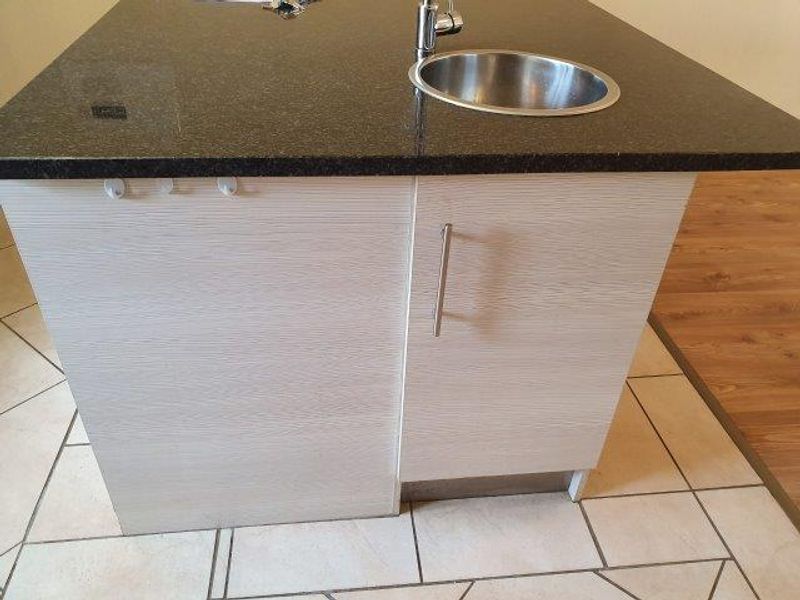 Charming 2-Bedroom Apartment in Secure North Riding Complex - Photo 8