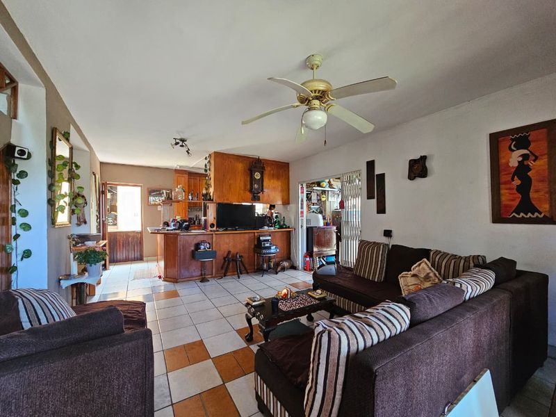 Step into this cozy and well-positioned 3-bedroom apartment, offering a comfortable lifestyle with practical features throughout! - Photo 2