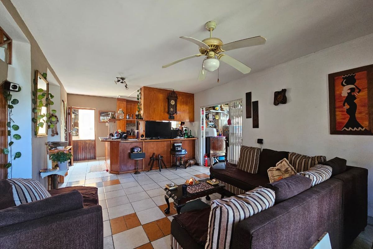 Step into this cozy and well-positioned 3-bedroom apartment, offering a comfortable lifestyle with practical features throughout! - Photo 2