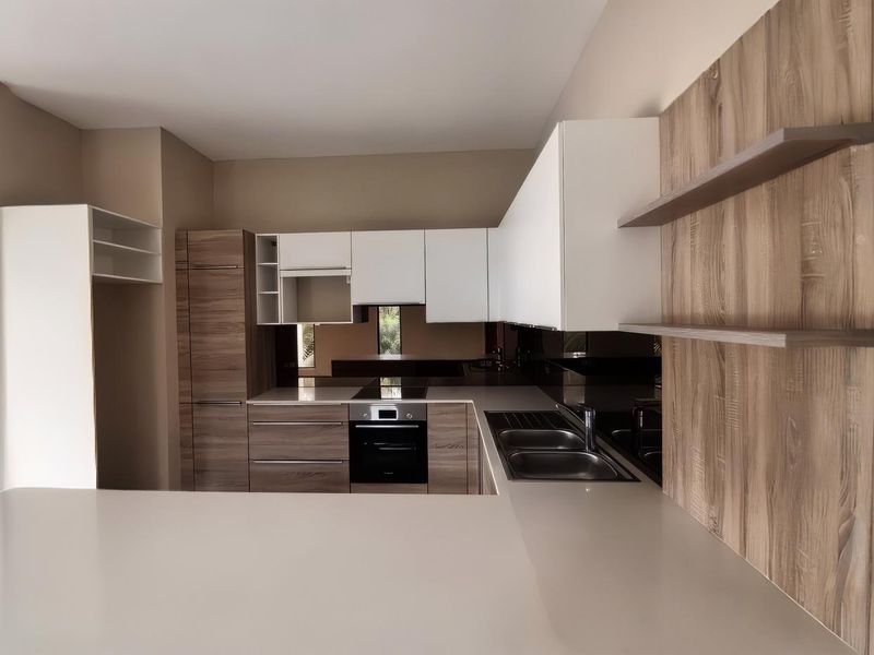 Elevate Your Lifestyle - Discover the First-Floor Penthouse at Le Savoy Residence - Photo 6