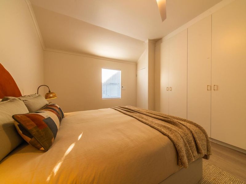 A Romantic Art-Filled Escape in the Heart of Franschhoek | Available Immediately - 31 Oct 2026 - Photo 9