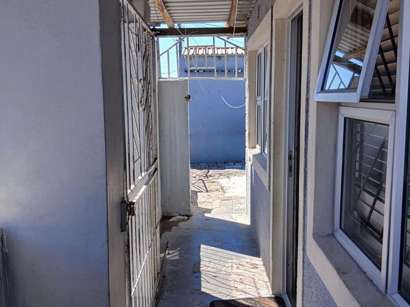 Charming Entry-Level Home in Khayelitsha – Ideal for First-Time Buyers - Photo 3