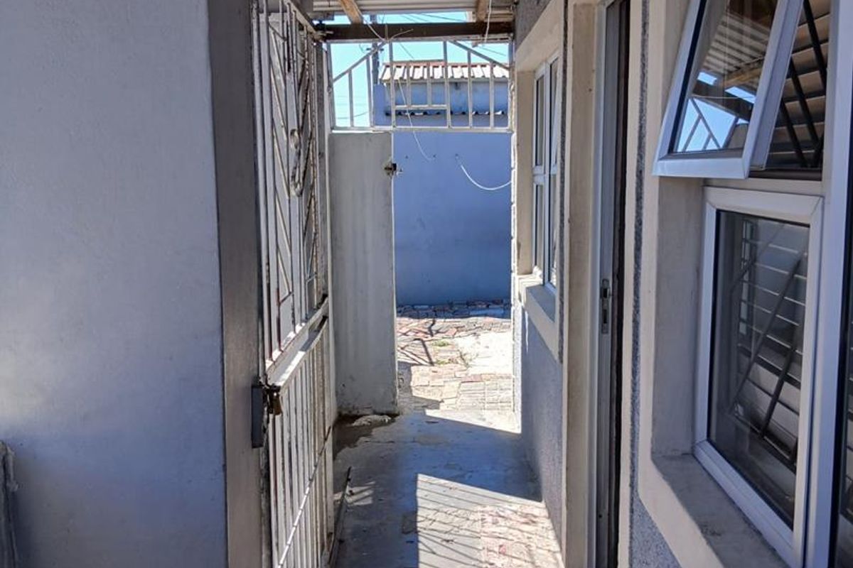 Charming Entry-Level Home in Khayelitsha – Ideal for First-Time Buyers - Photo 3