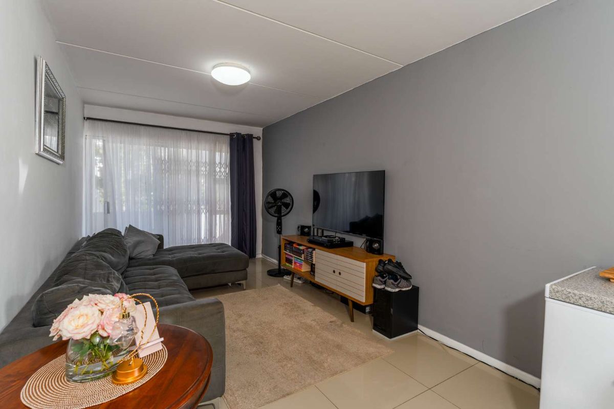 2 Bedroom Apartment available - Photo 5