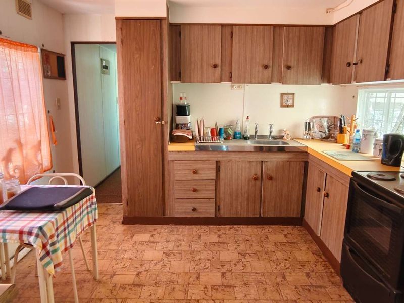 Charming Brick-Cladded Container Home: Perfect for Holiday Getaways or Small Families - Photo 2