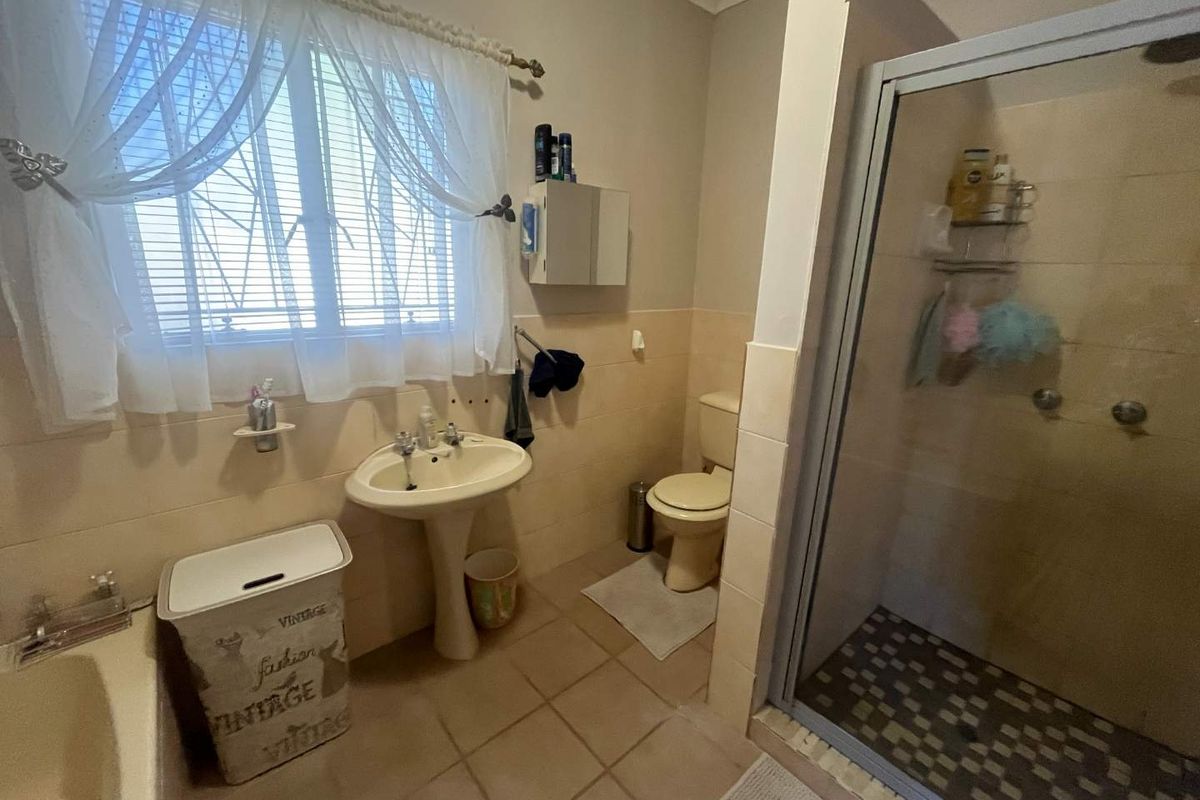 Lovely family home with flat in a sought-after neighbourhood - Photo 4