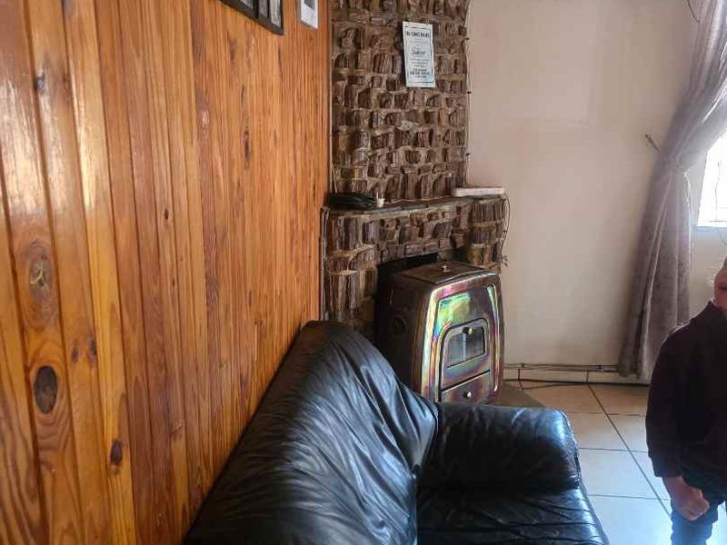 Family home in South Hills - Photo 8