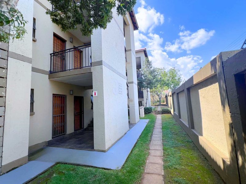Two Bedroom apartment in LoneHill - Photo 5