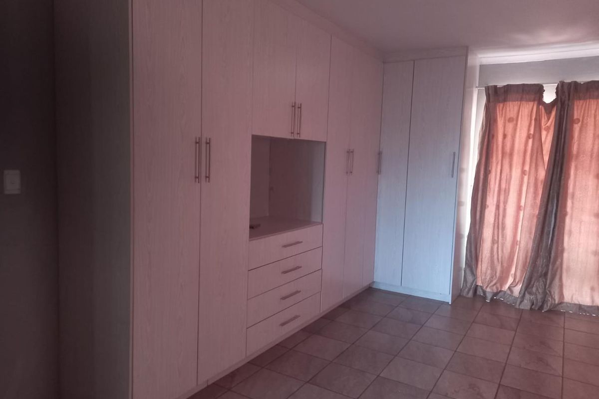 FOUR BEDROOM STAND ALONE HOUSE AVAILABLE IN ORCHARDS . - Photo 4