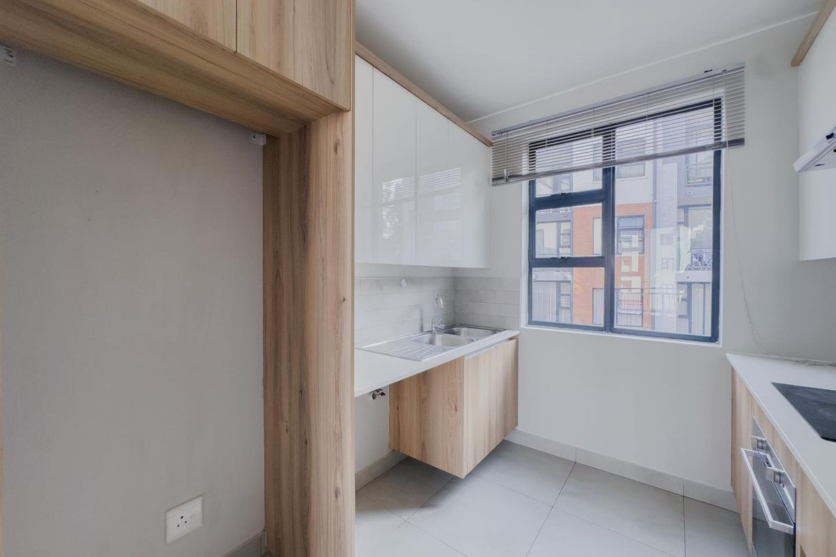 2 Bedroom Apartment with a Balcony - Photo 5