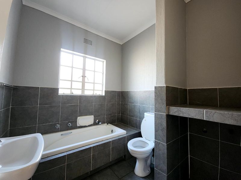 Beautiful 2 bedroom home in Craigavon - Photo 9