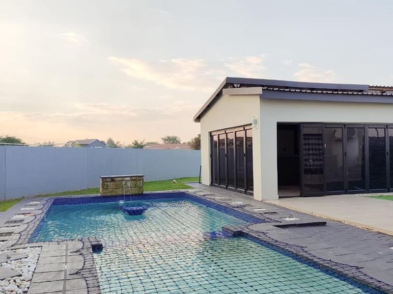 Massive Double storey house for sale in Heuwelsig Estate, Centurion - Photo 6