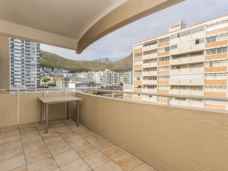 Spacious 4th floor corner apartment with prime location - Photo 6