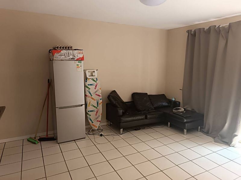 Lovely 1st-Floor Apartment in Secure Randburg Development - Photo 4