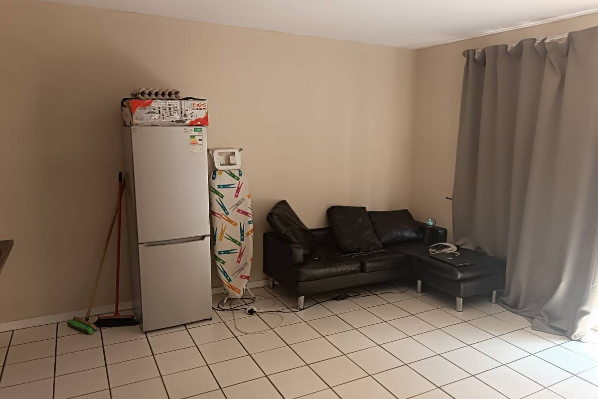 Lovely 1st-Floor Apartment in Secure Randburg Development - Photo 4
