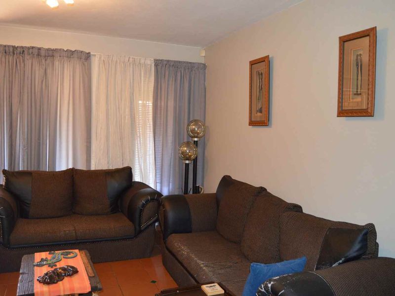 Cosy 2-bedroom townhouse on ground floor in Doornpoort - Photo 7
