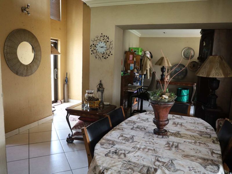 Beautiful Double Story Home waiting for you - Photo 5