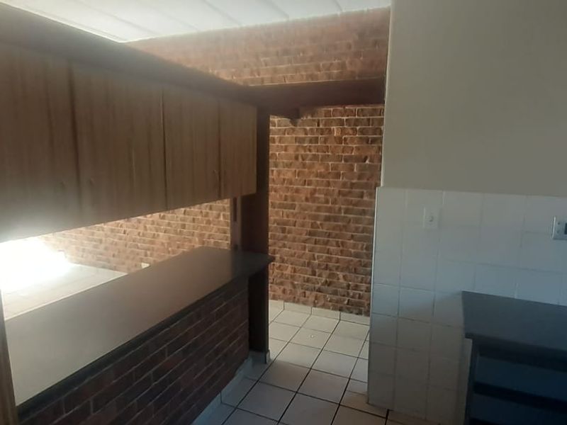 SPACIOUS 2 BEDROOM TO RENT - Photo 10