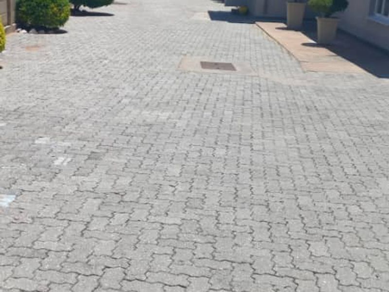 Stunning house up for Sale- Tsumeb - Photo 3