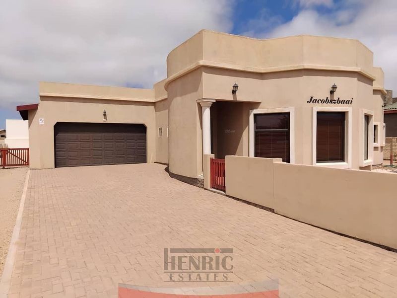 House For Sale in Henties Bay Central - Photo 2