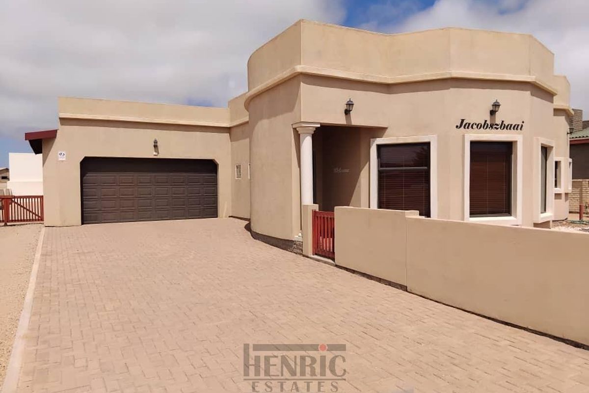 House For Sale in Henties Bay Central - Photo 2
