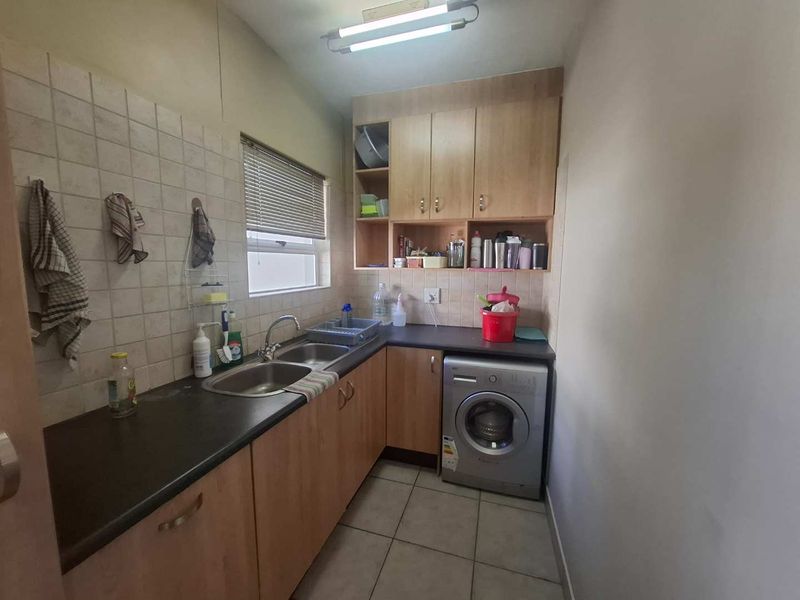 North-Facing Lock-Up & Go Gem in Ludwigsdorf! - Photo 9