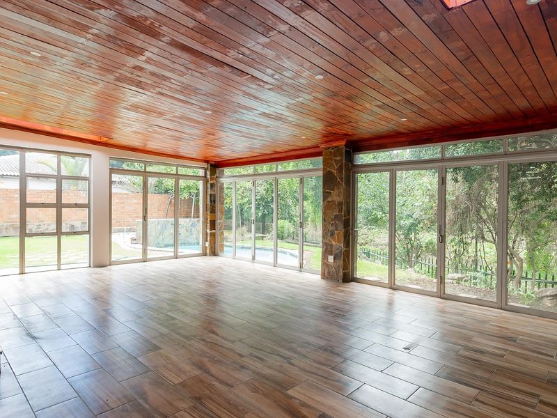 Modern, Newly Renovated 3-Bedroom Home with Solar & Entertainment Appeal in Prime Paulshof Location - Photo 10