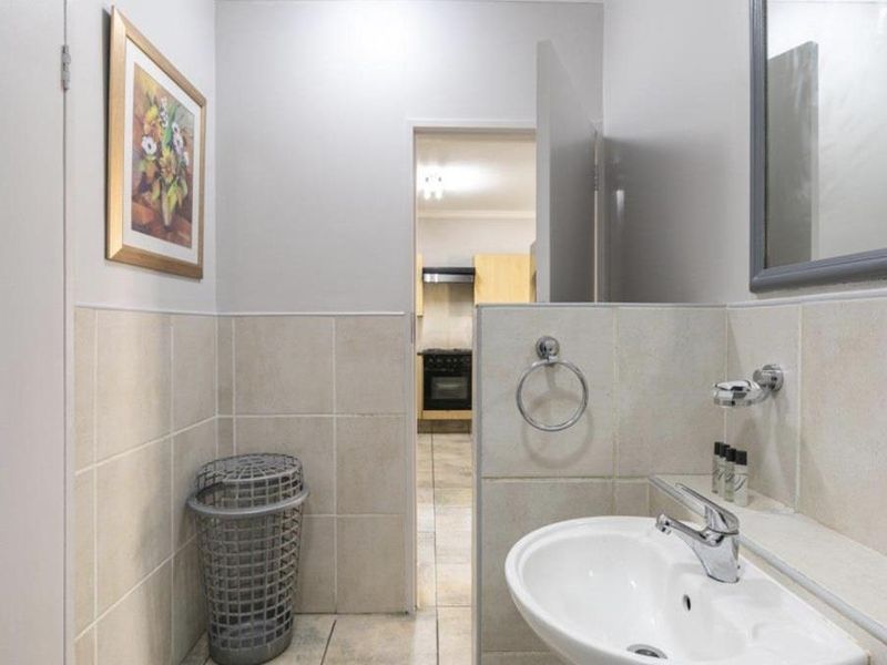 A BEAUTIFULLY FURNISHED TWO BEDROOM APARTMENT - Photo 8
