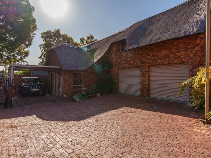 NEWLY LISTED 5 BEDROOM SECURE HOME IN PRIME AREA WITH LOVELY ENTERTAINMENT AREA AND POOL - Photo 2