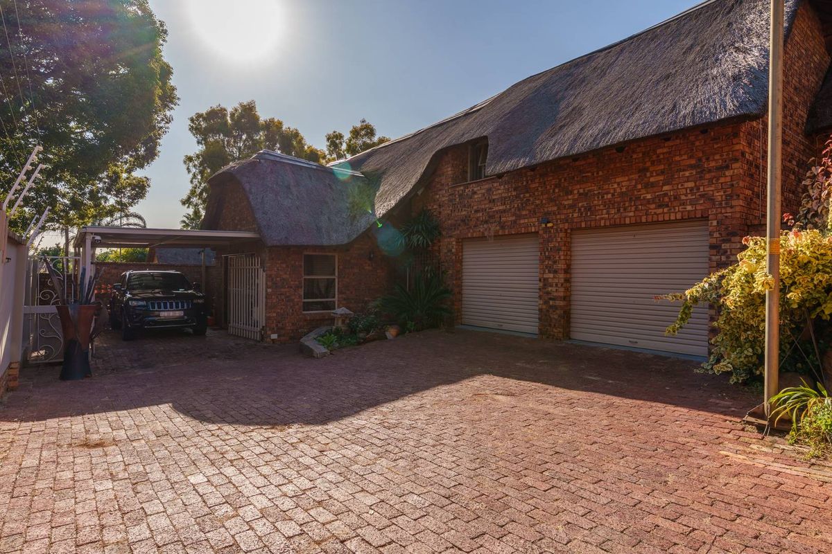 NEWLY LISTED 5 BEDROOM SECURE HOME IN PRIME AREA WITH LOVELY ENTERTAINMENT AREA AND POOL - Photo 2