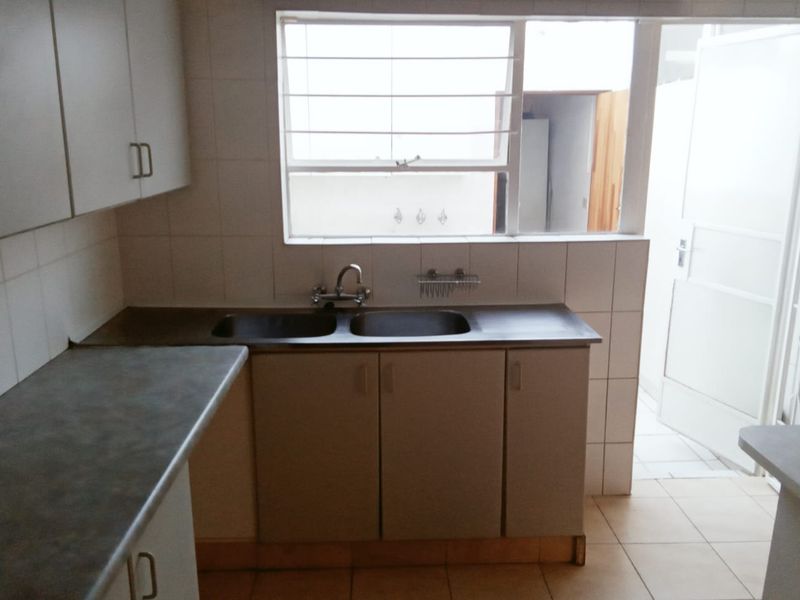 Spacious, Secure & Family-Friendly Townhouse in the Heart of Fairlands – R1 350 000 - Photo 9